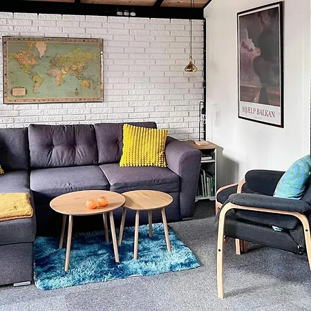 Charming Retreat By River Fårvang